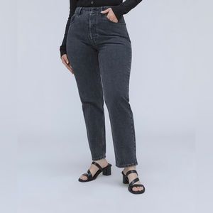 Everlane The Curvy ’90s Cheeky Jean in Washed Black